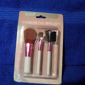 New Donna Michelle 3 pc Set Makeup Brush Set